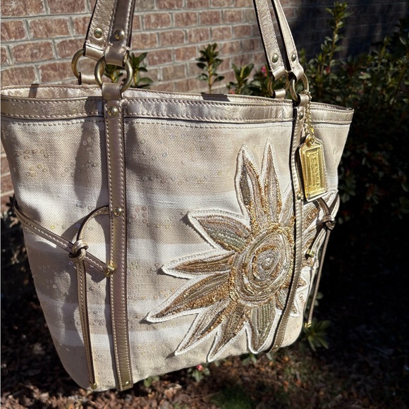 Thanksgiving Coach Raid Train! Put a heart here❤️❤️ - Picture 3 of 17